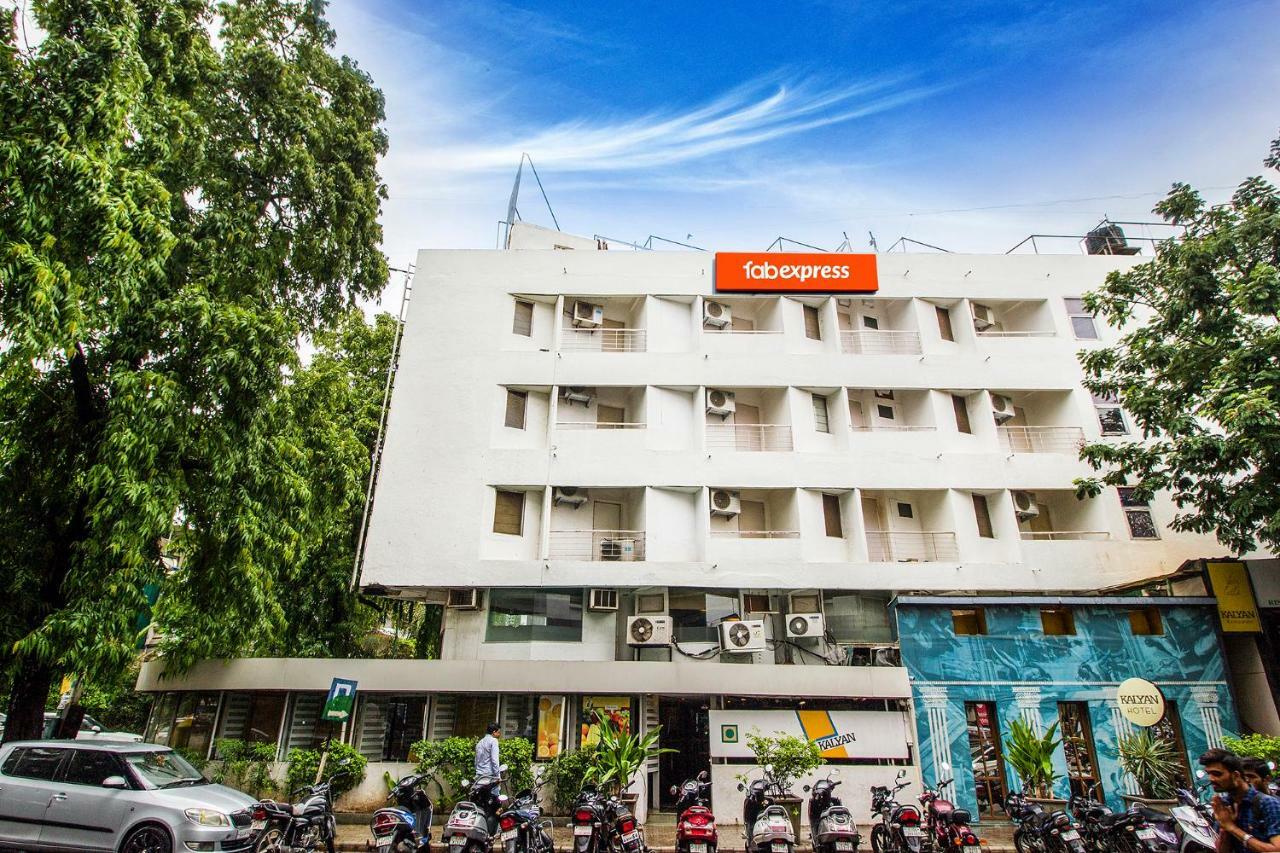 فندق Fabexpress Kalyan - Nr Dairy Dan Circle فَدودارا المظهر الخارجي الصورة